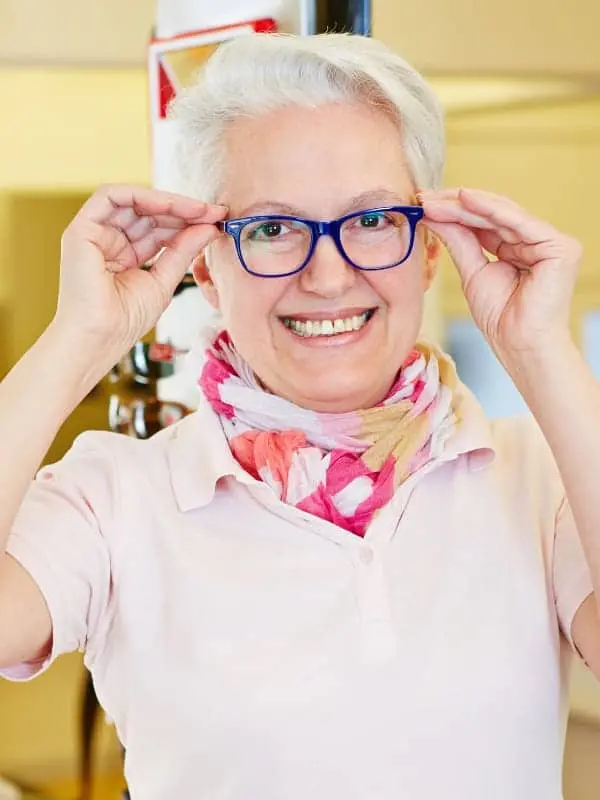 Services optiques à domicile, essayage de lunettes personnes âgées
